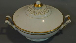 A Bavarian porcelain soup tureen by Hutschenreuther Hohenberg, with gilded oak leaf decoration