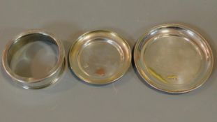 Two silver dishes and a silver collar, collar hallmarked: Birmingham, 1923, dishes hallmarked: