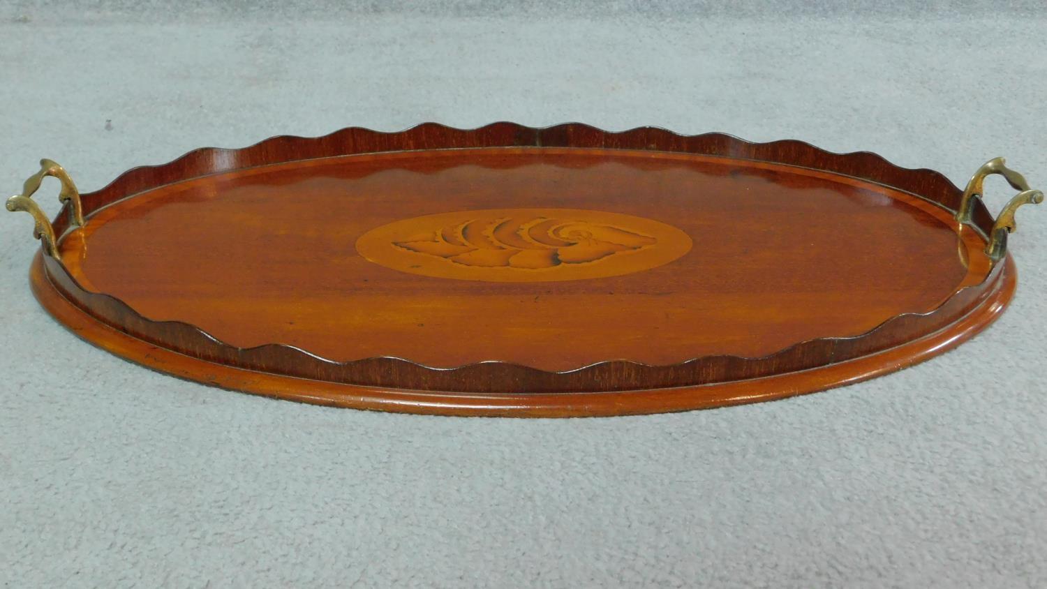 An Edwardian mahogany oval tray with satinwood conch shell inlay and crossbanding with twin brass - Image 3 of 7