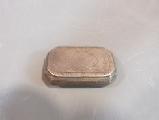 Georgian silver snuff box, hallmarked, with engraved floral and foliate decoration. Octagonal form.