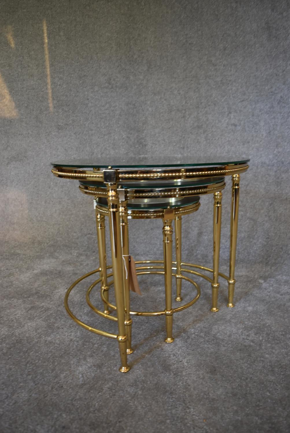 A nest of three brass circular graduating tables with clear glass tops and mirrored edges. Largest - Image 3 of 7