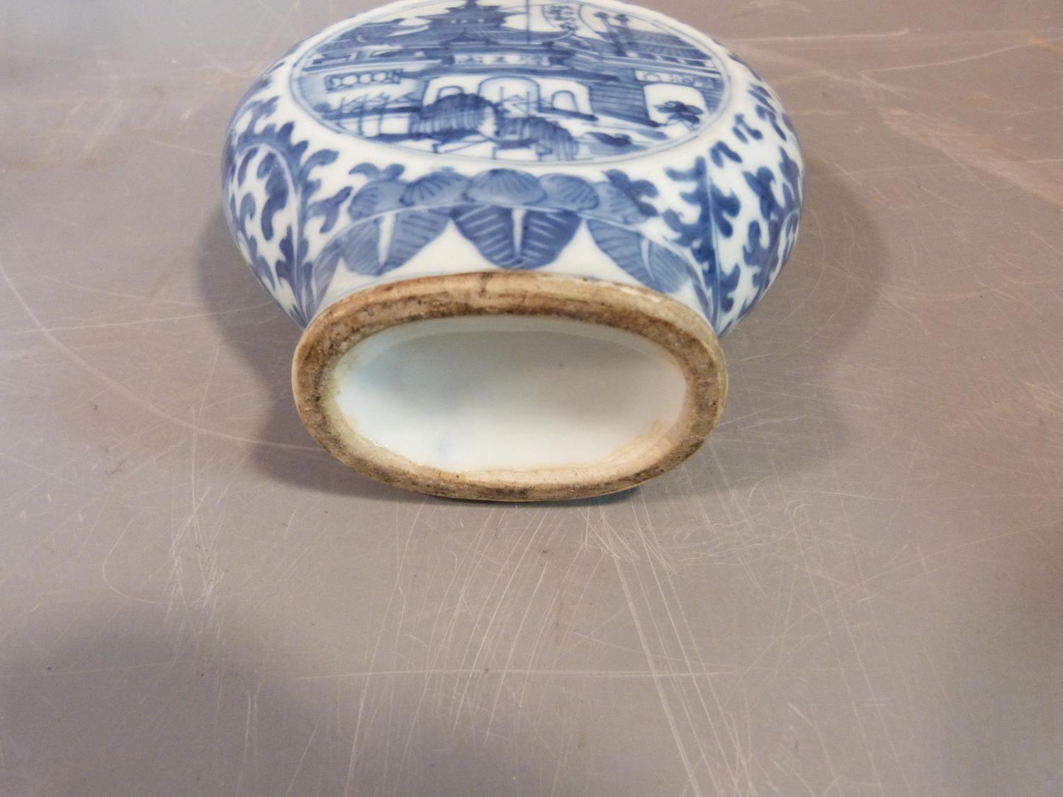 A collection of Japanese and Chinese ceramics including two handled moon vase, Blue and white - Image 4 of 9