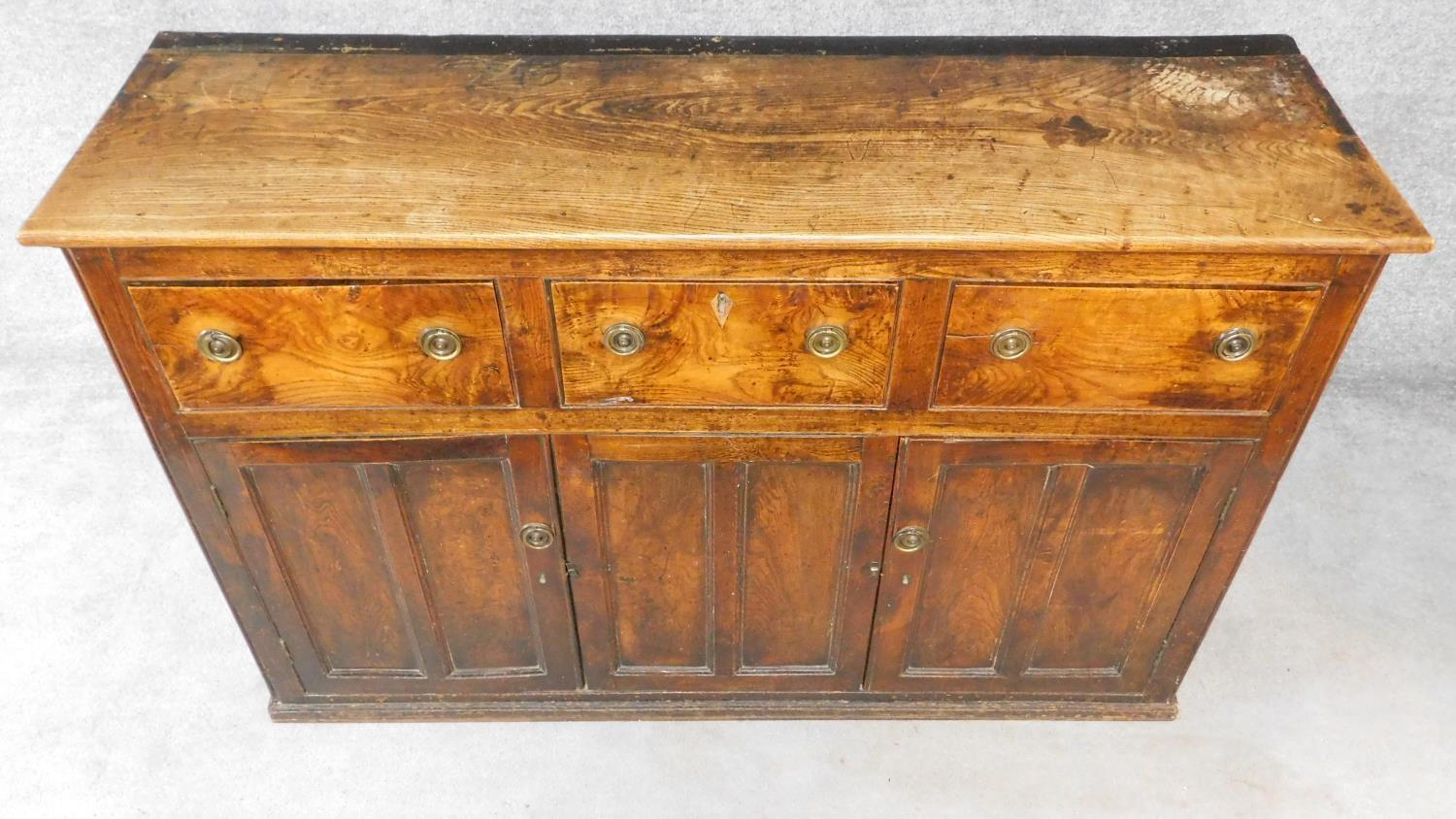 An antique country figured and burr elm dresser base fitted three frieze drawers above panel - Image 3 of 6