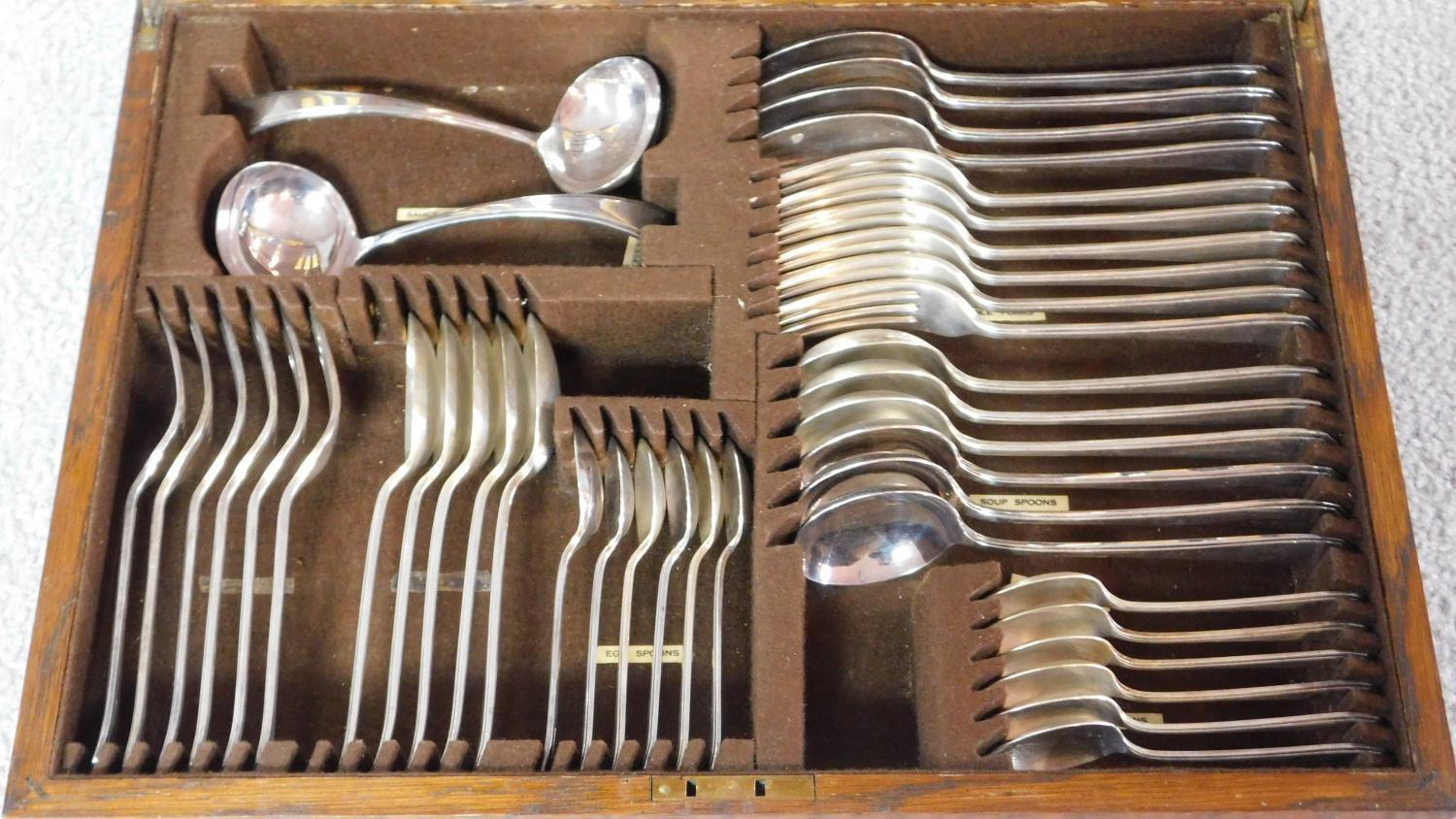 A complete cased set of silver plated cutlery by A. E. Poston & Co, Lonsdale, Sheffield. In oak case - Image 3 of 4