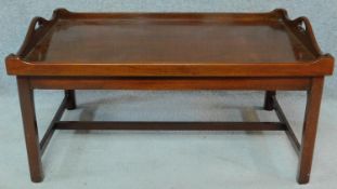 A Georgian style mahogany butler's tray on stand. H.47 W.92 D.61cm