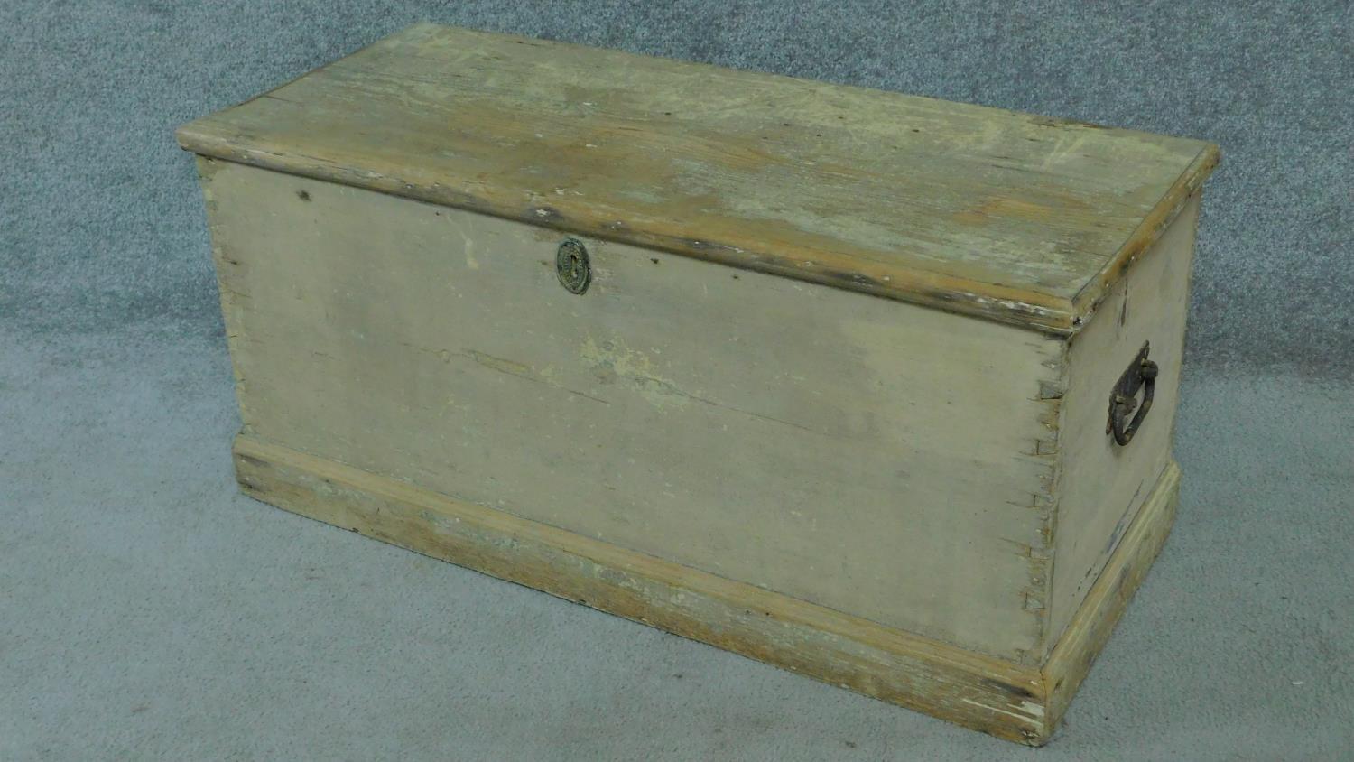 A 19th century painted pine coffer with hinged lid and twin carrying handles. H.44 W.95 D.41cm - Image 2 of 6