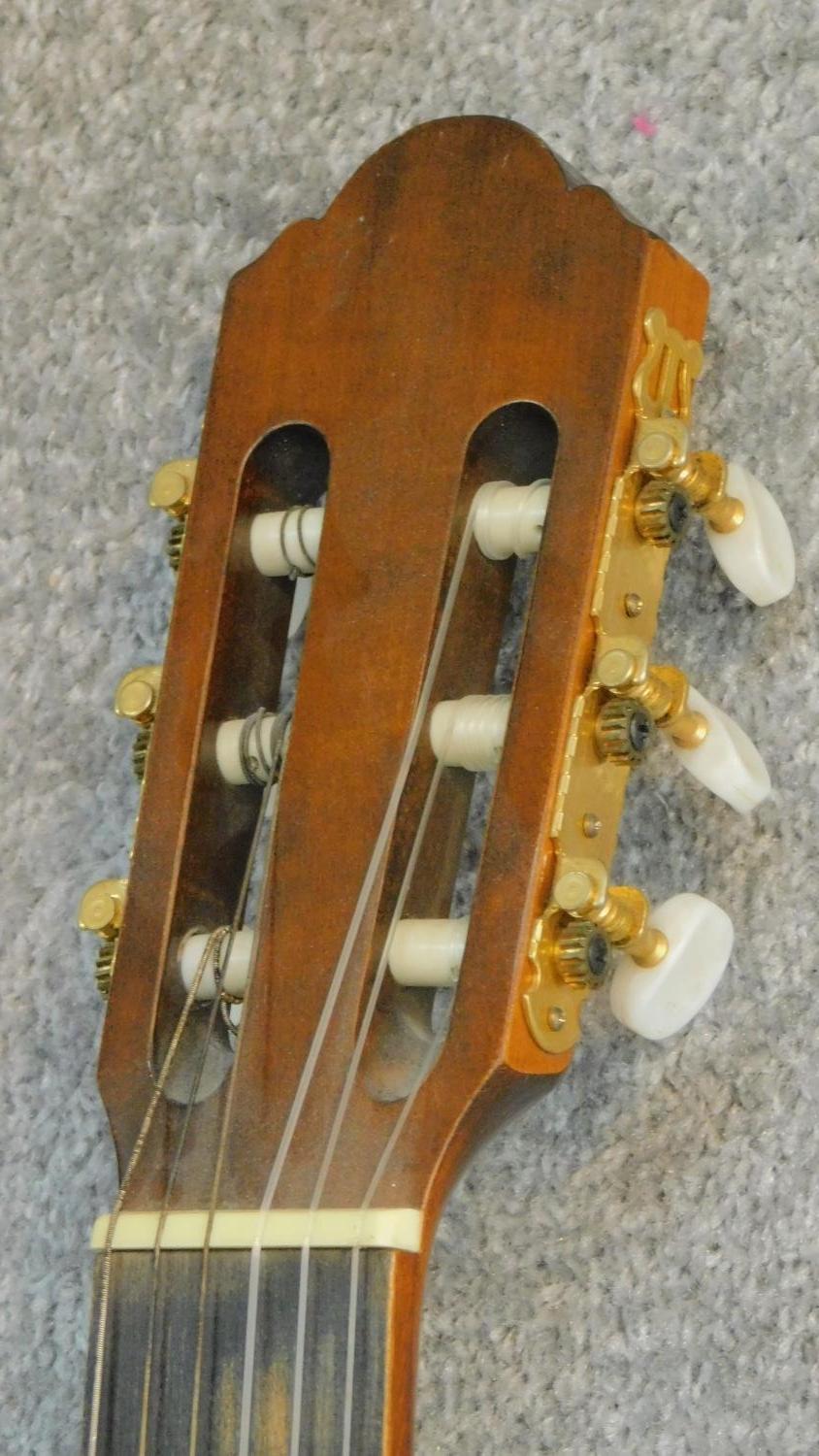 A vintage acoustic guitar by Santos Martinez. Model SM20. H.99cm - Image 2 of 8