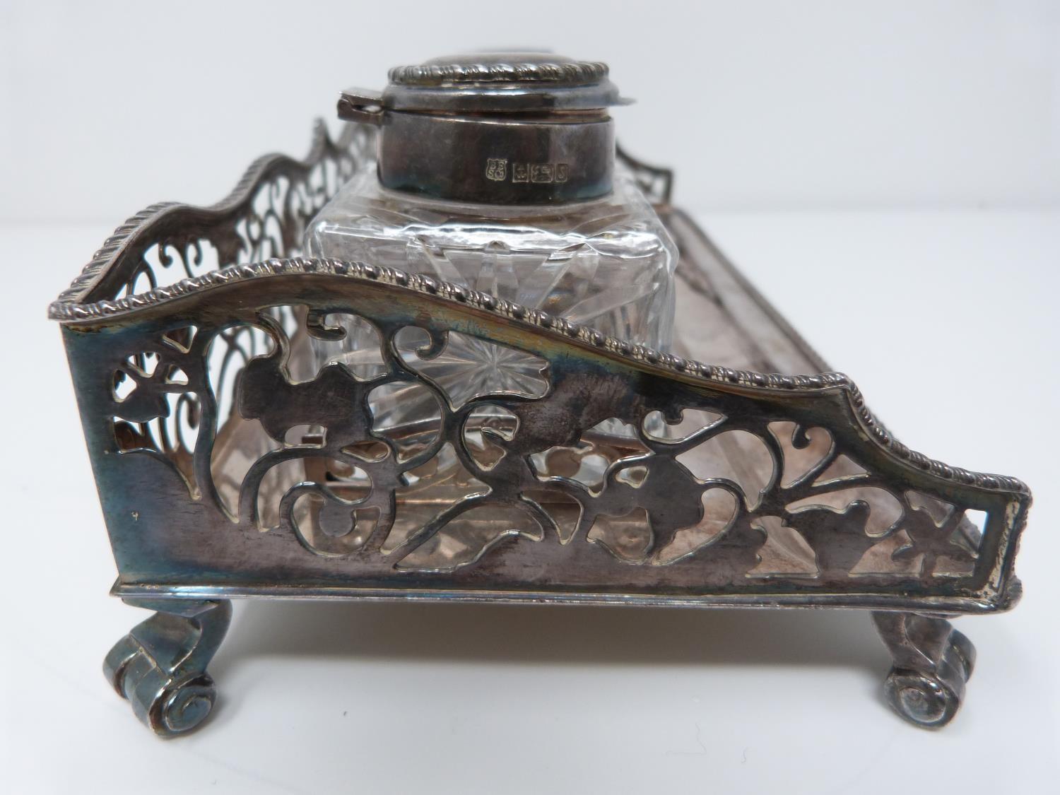 A silver and glass piercework desk inkwell, two bottles with silver tops and rope edging. Ink - Image 4 of 10