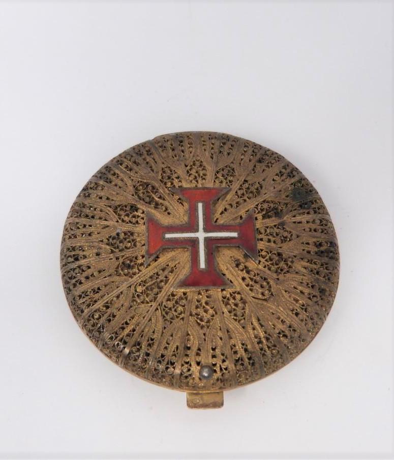 A Portuguese silver gilt filigree and enamel compact, red and white enamel cross on front, - Image 6 of 6