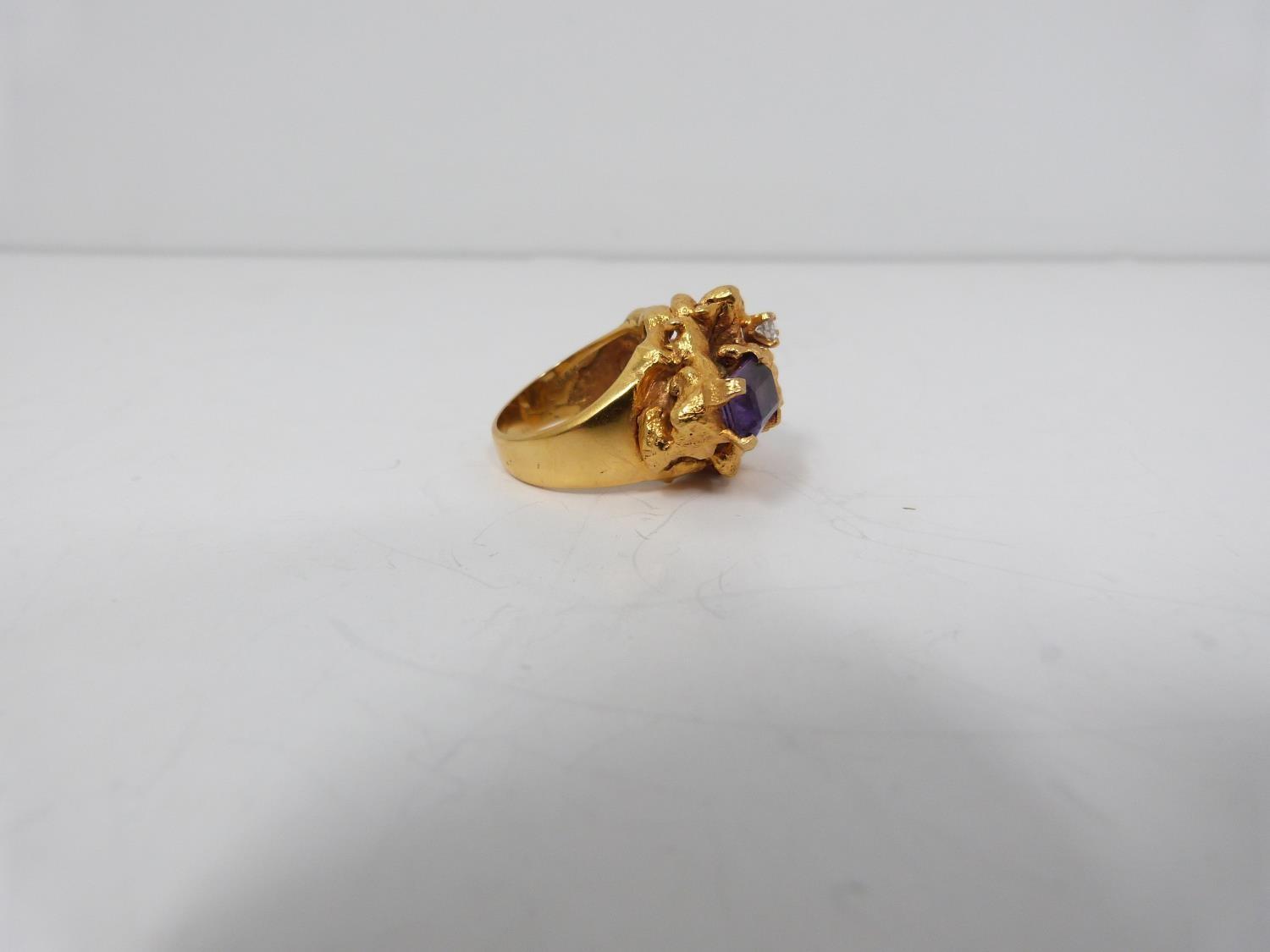 A vintage organic form 10 carat gold ring, set with a rectangular emerald cut amethyst in a four - Image 2 of 9