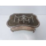 An Edwardian silver and tortoise shell pique work tricket box. Velvet interior. Bow form feet.