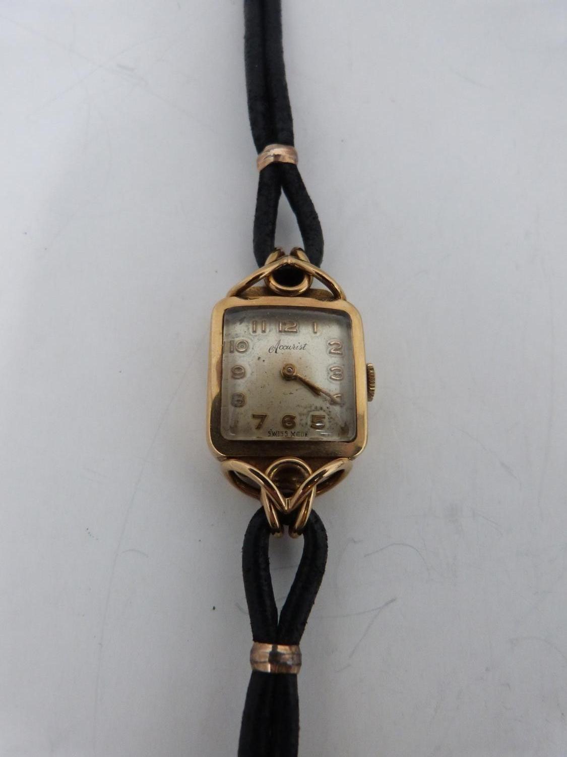 A collection of five gold plated mens and ladies vintage watches. Cantina 18k plated mens watch on a - Image 5 of 13