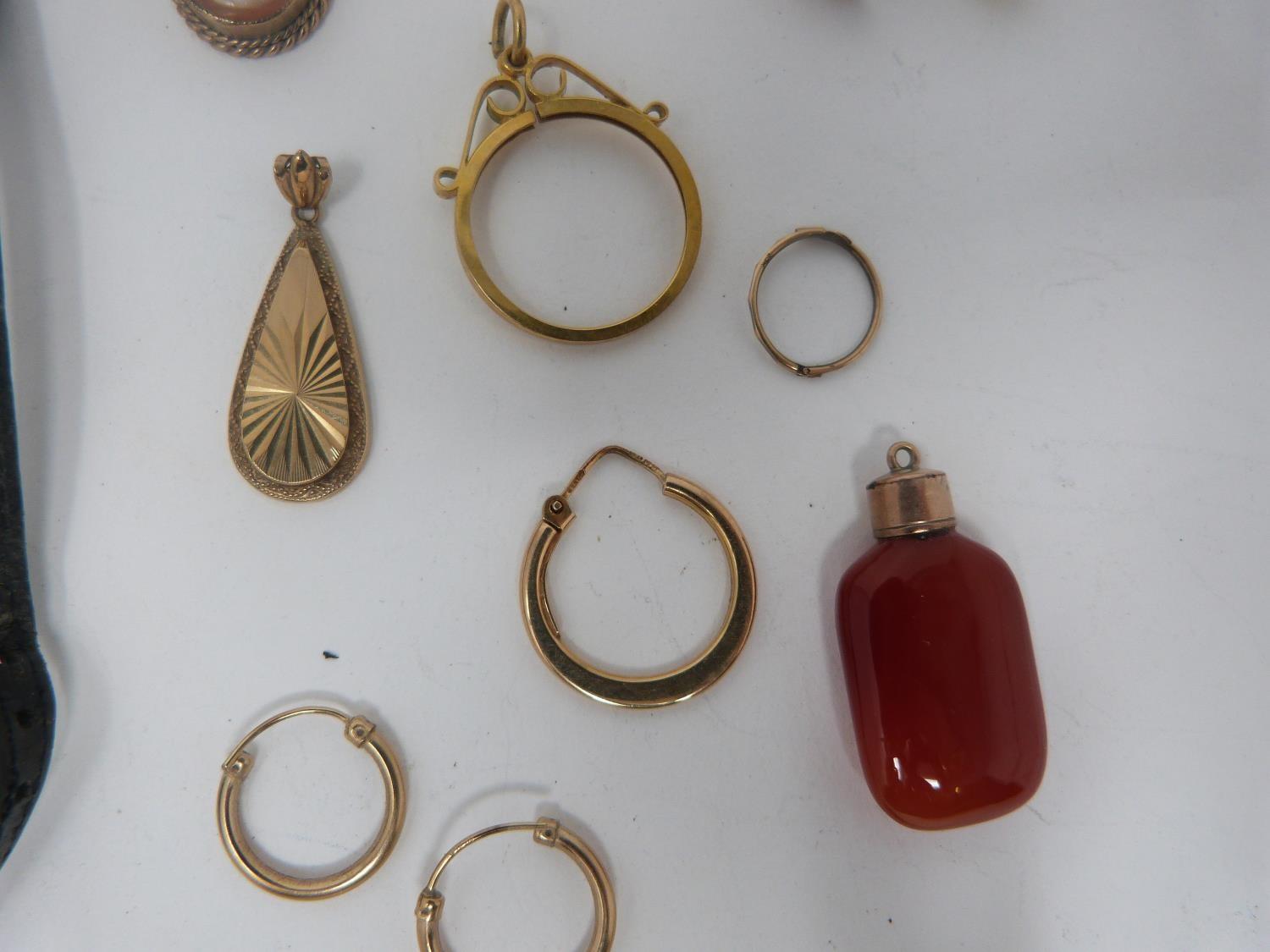 A collection of antique gold and yellow metal jewellery. Including a 9ct gold Tissot ladies watch, - Image 5 of 13