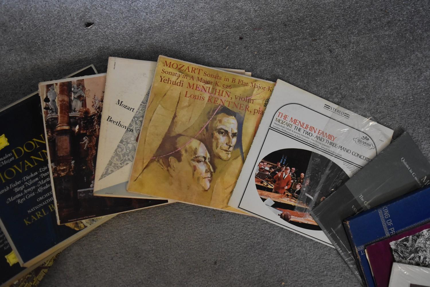 A collection of LP's by Beethoven, Bach, Mozart, various other artists and a Shakespeare Macbeth - Image 8 of 16