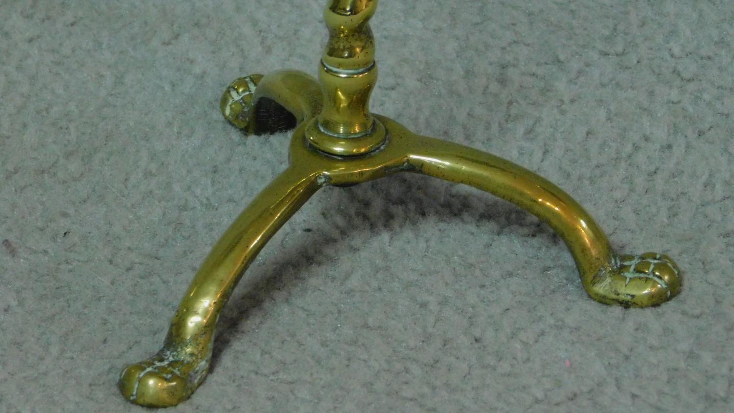 A pair of 19th century brass adjustable candelabras with twisted stem and standing on three lion paw - Image 3 of 5