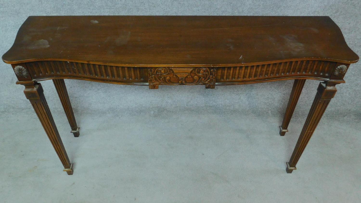 An Adam style mahogany console table on square tapering fluted supports. H.84 W.151 D.45cm - Image 5 of 9