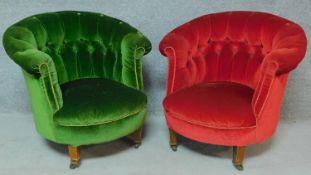 A pair of Victorian mahogany framed buttoned back tub armchairs on turned tapering supports. H.72cm