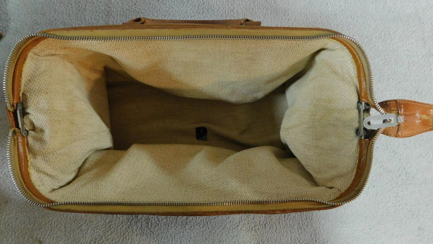 One vintage leather suitcase together with two vintage leather men's bags, one by Antler, one - Image 4 of 7