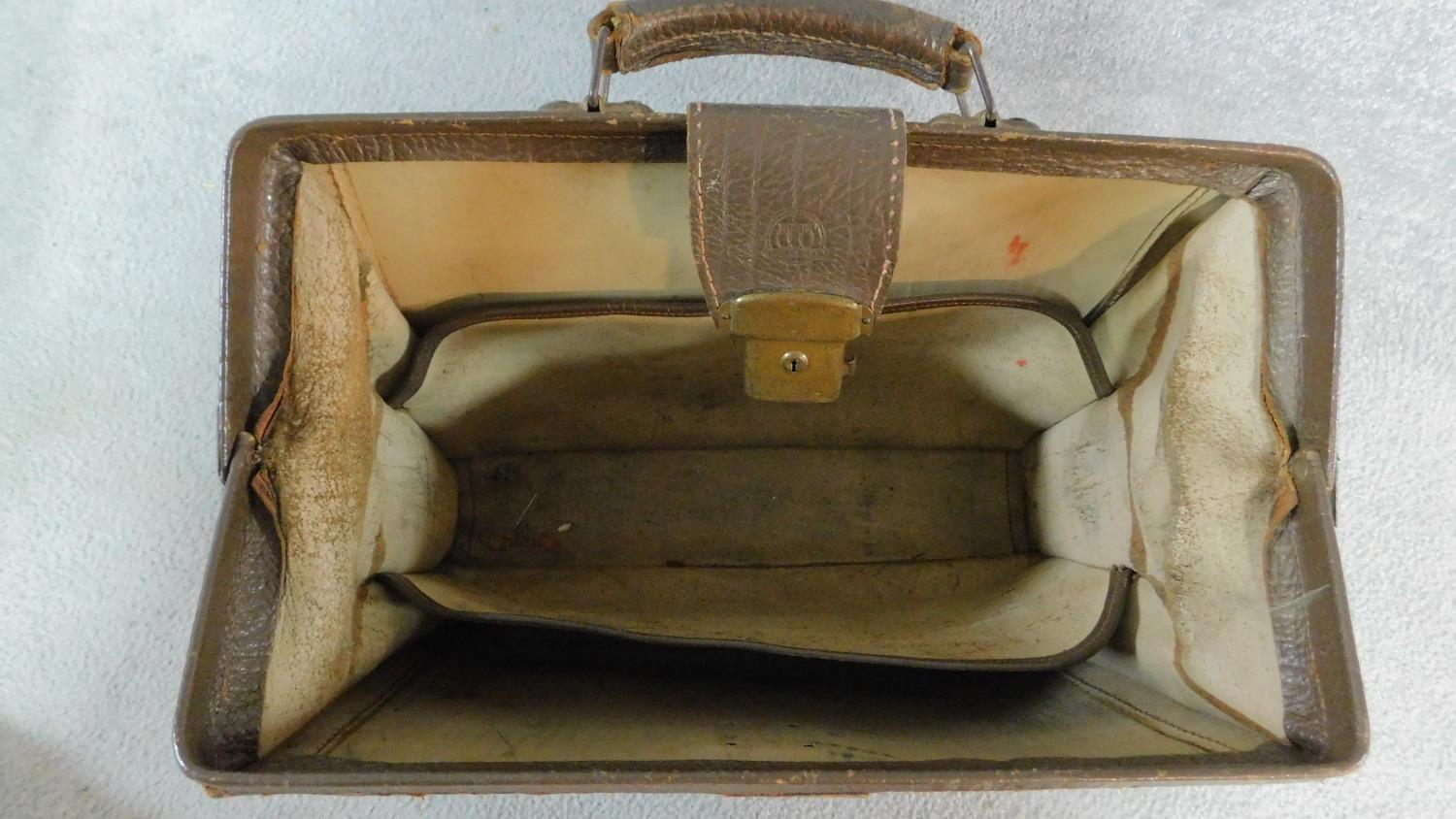 One vintage leather suitcase together with two vintage leather men's bags, one by Antler, one - Image 3 of 7