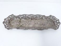 An Edwardian pierced silver dish with repousse floral design. Hallmarked: Birmingham, 1905, HM