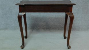 A Georgian mahogany shaped top centre table on cabriole pad foot supports. H.71 W.80 D.40cm