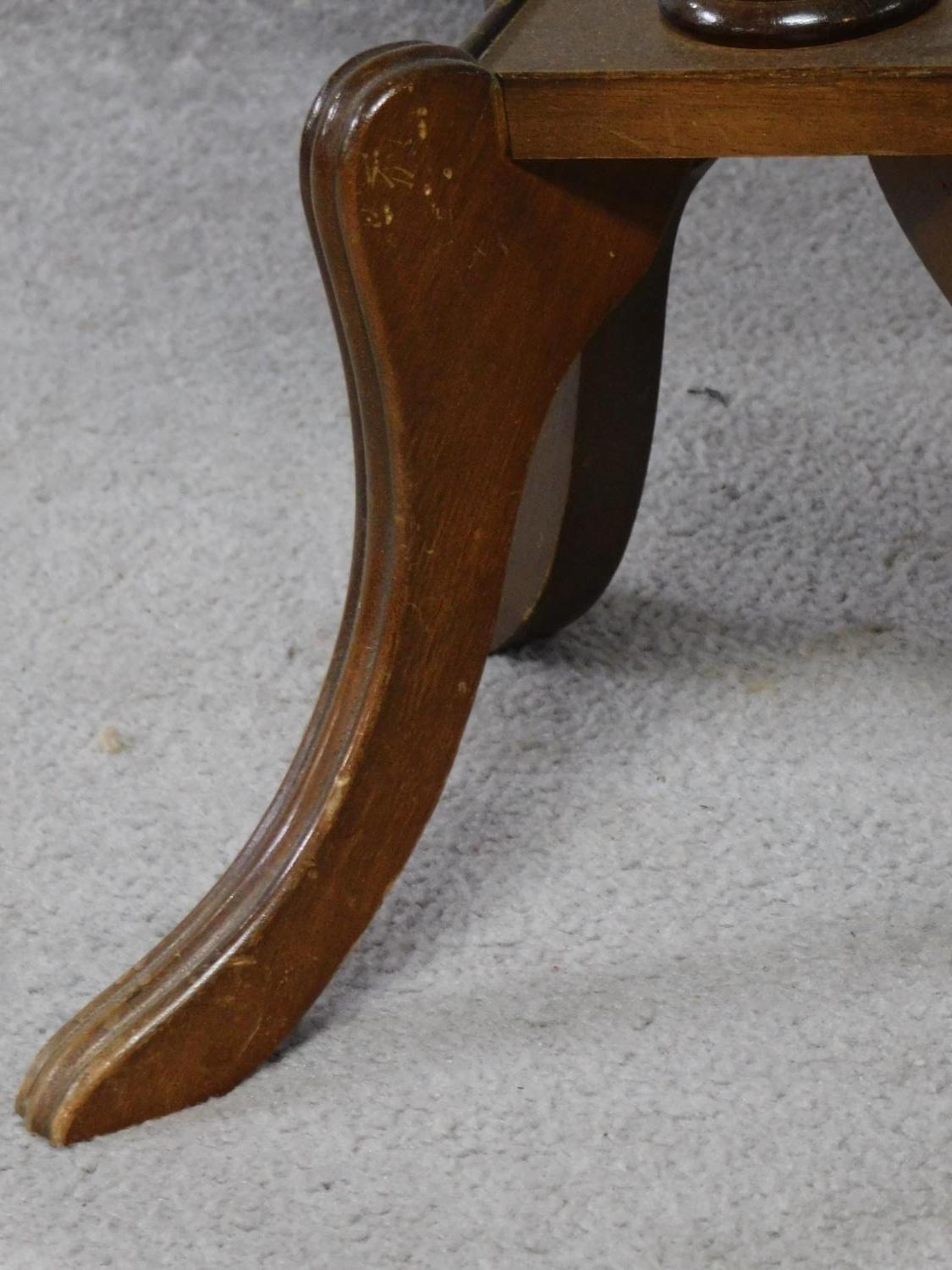 An Edwardian mahogany wine table with shell inlay raised on quadruped swept supports. H.55cm - Image 4 of 5