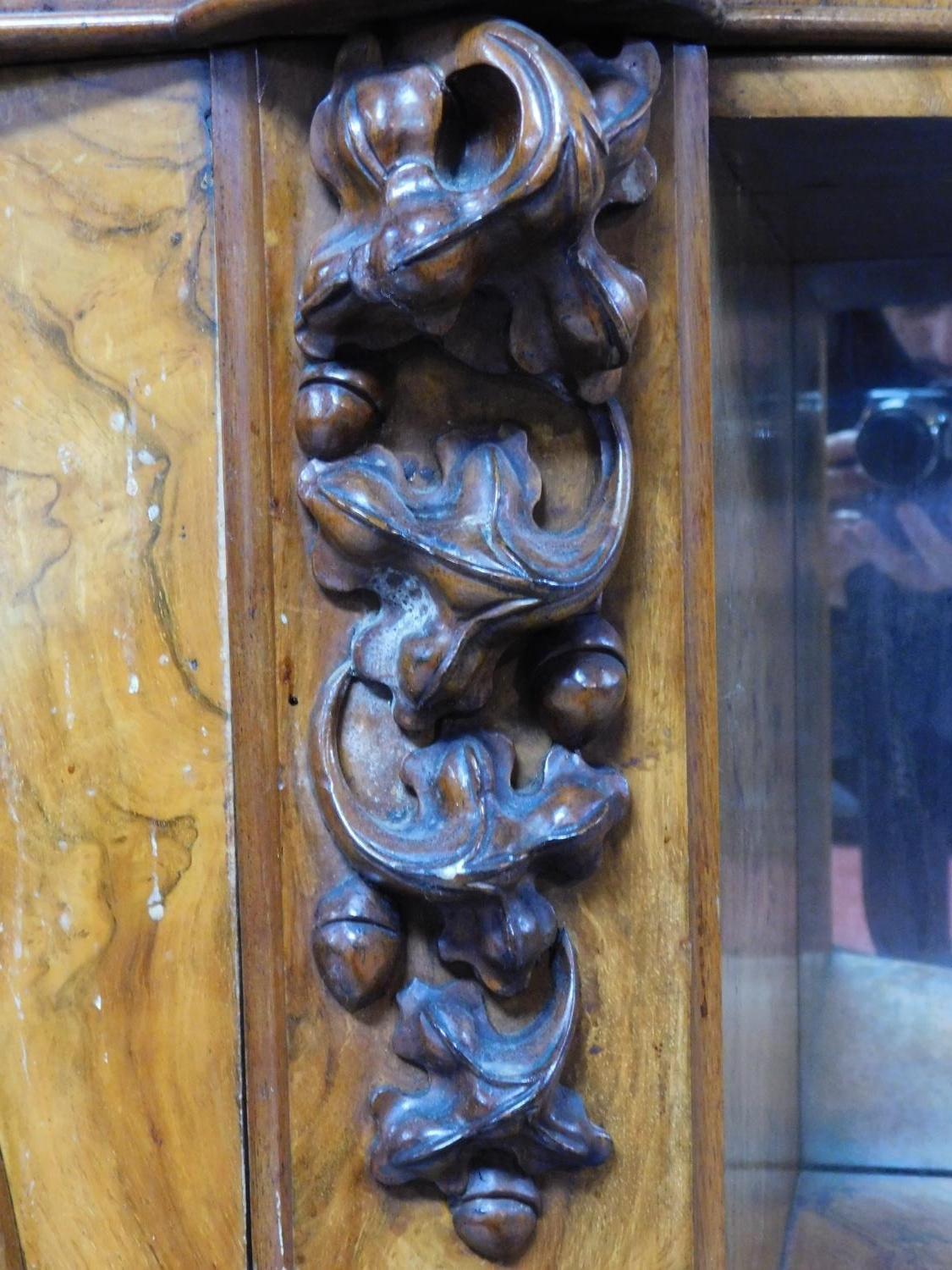 A 19th century marble topped and mirrored burr walnut credenza with floral carvings on shaped plinth - Image 3 of 12