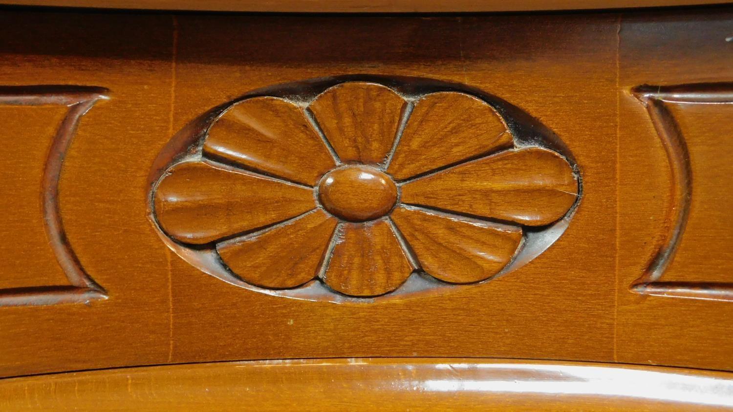 A Continental walnut and line inlaid pier mirror and console table fitted frieze drawer on - Image 7 of 9