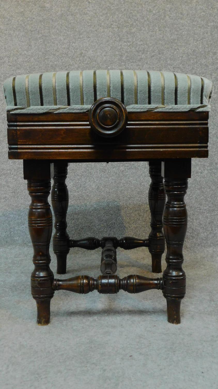 An Edwardian mahogany adjustable piano stool raised on stretchered turned tapering supports. H.46 - Image 3 of 6