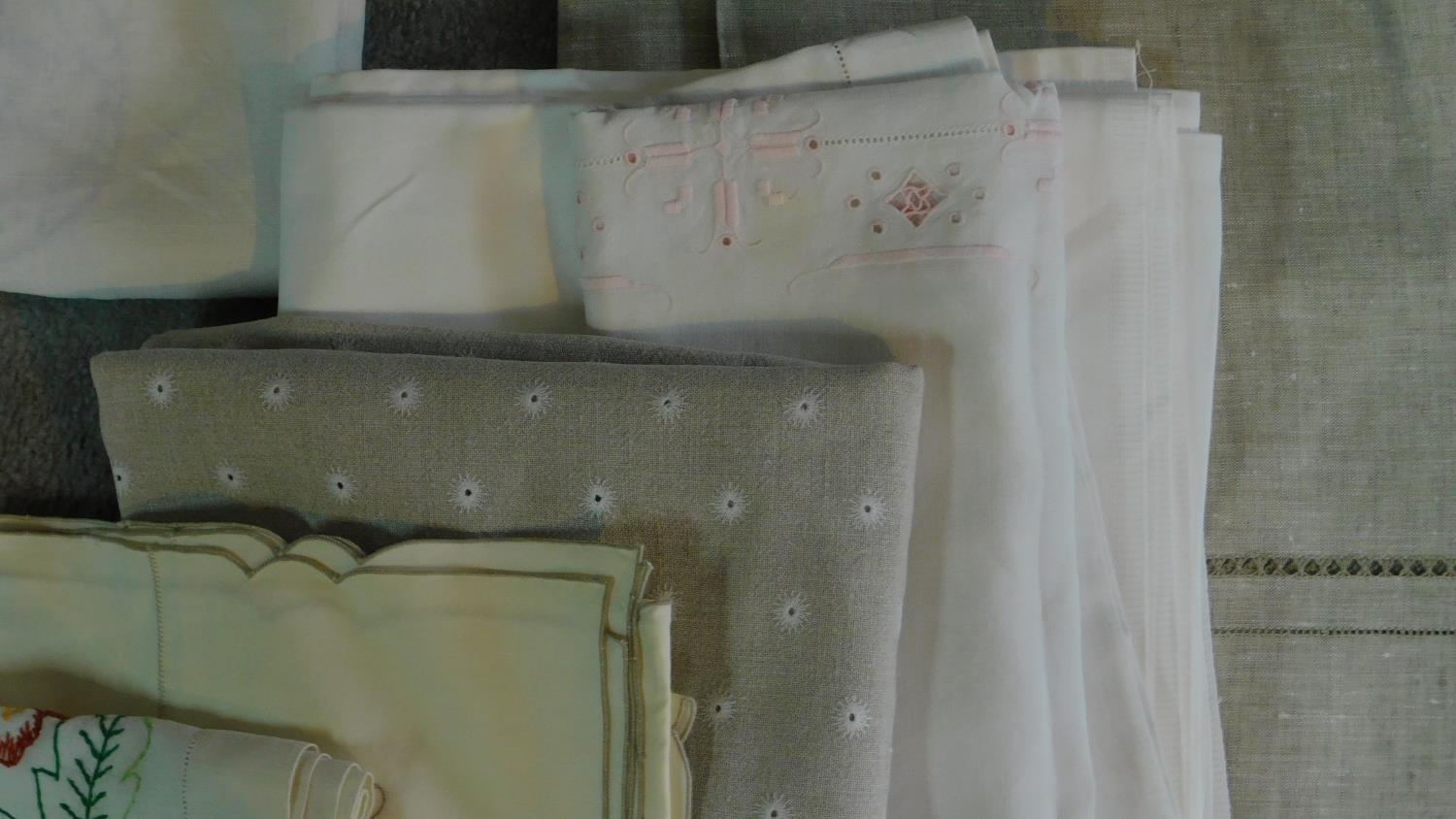 A collection of twelve linen and lace table cloths of different sizes and designs. 290x131cm ( - Image 4 of 4