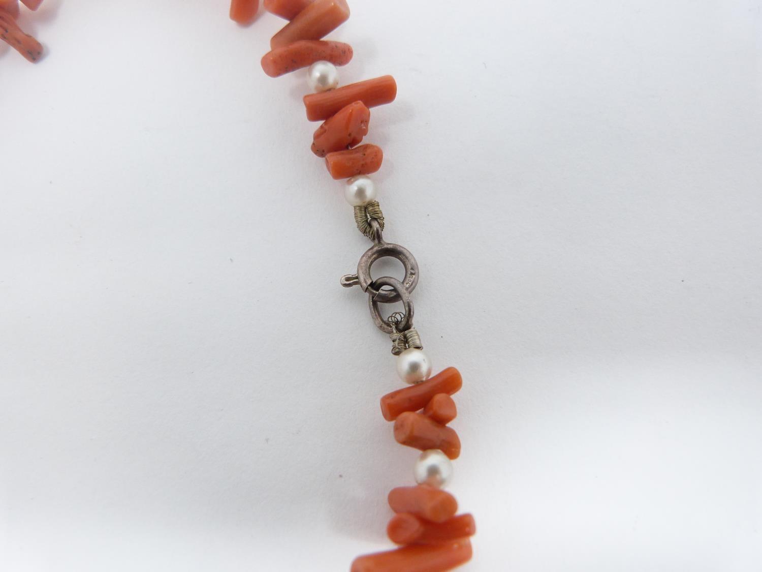 A collection of antique coral and gemstone necklaces. Including a Chinese goldstone necklace with - Image 14 of 20