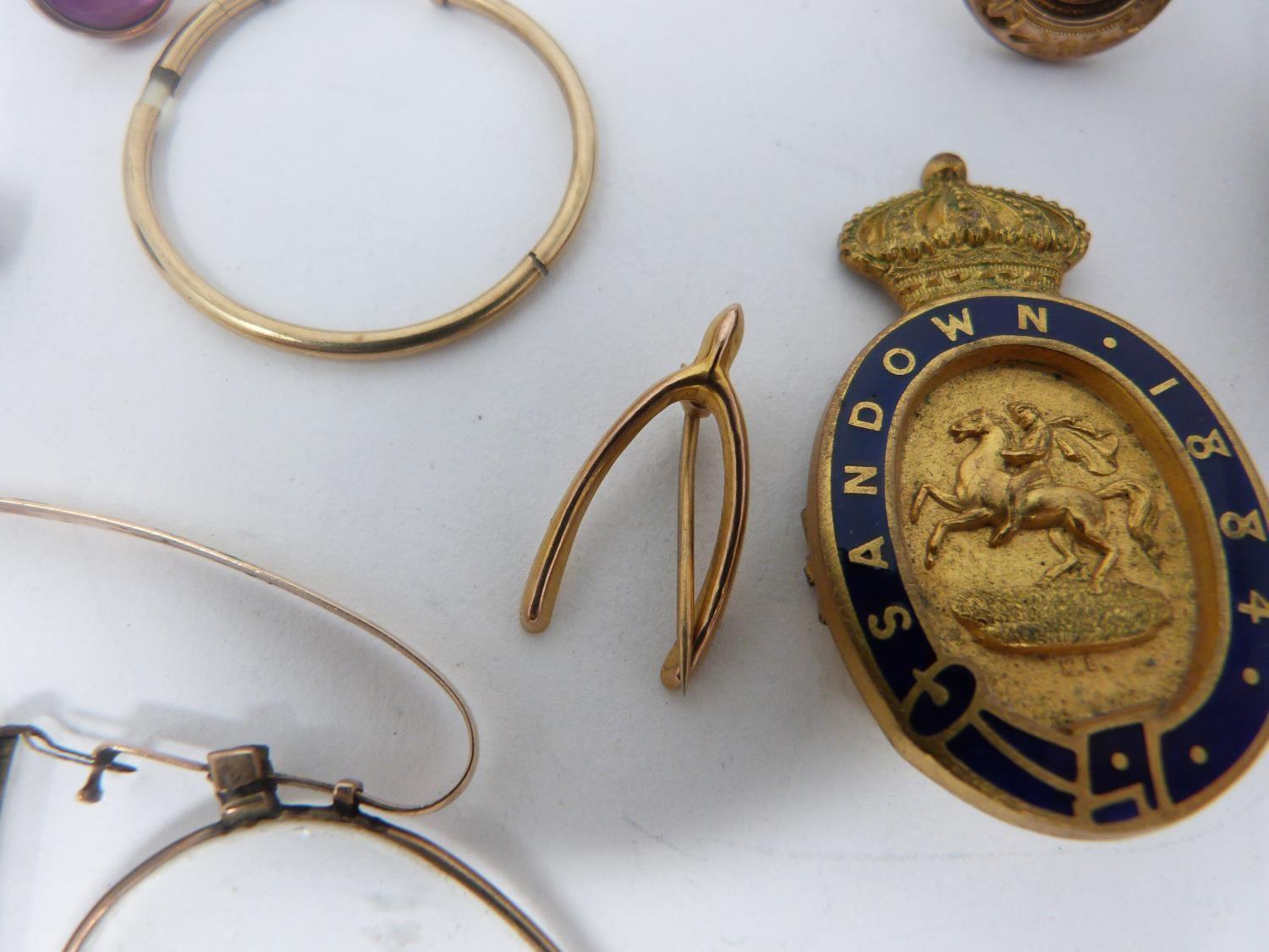 A collection of rolled gold and yellow metal jewellery. Including brooches, a pocket watch, an - Image 8 of 13