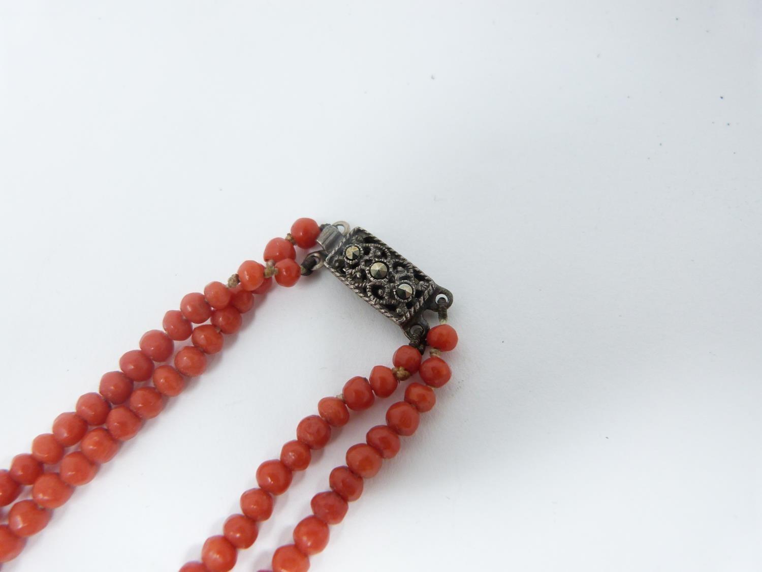 A collection of antique coral and gemstone necklaces. Including a Chinese goldstone necklace with - Image 10 of 20