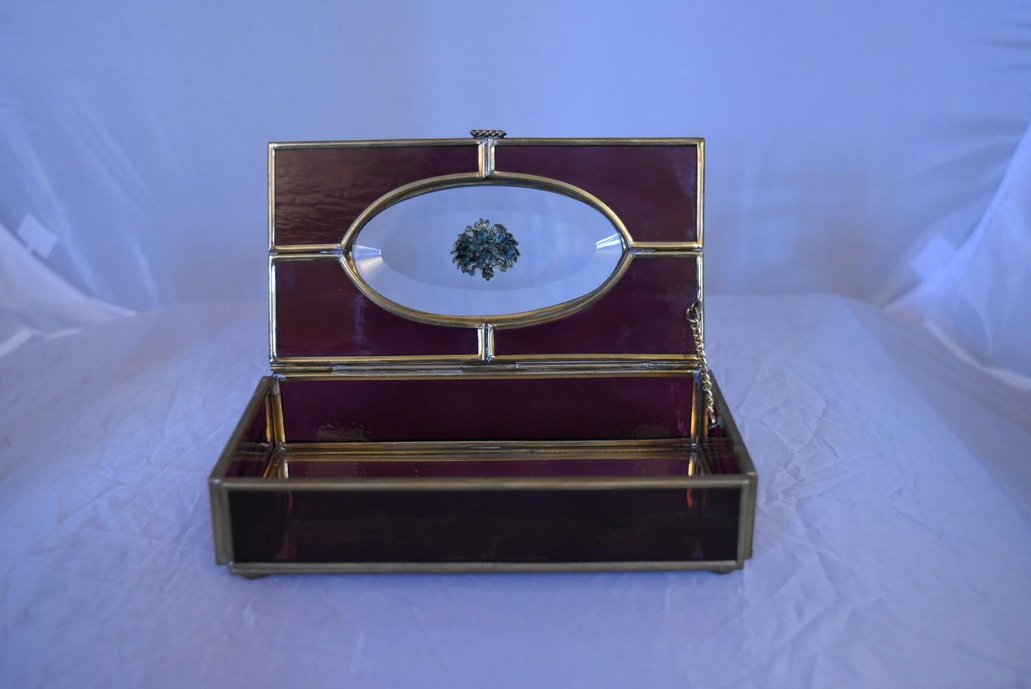 A vintage purple and clear stained glass panel and brass jewellery box. Mirrored panel to the bottom - Image 3 of 8