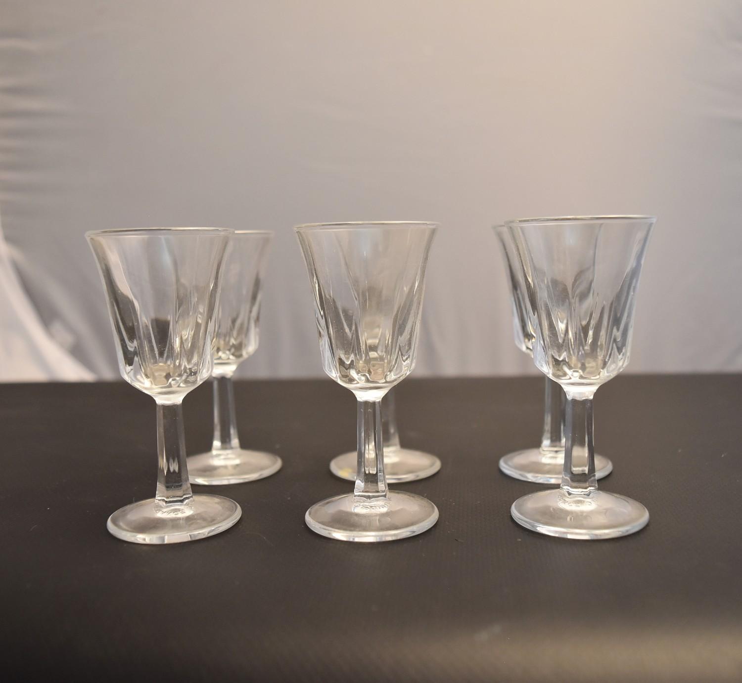 A set of six crystal sherry glasses. H.9cm