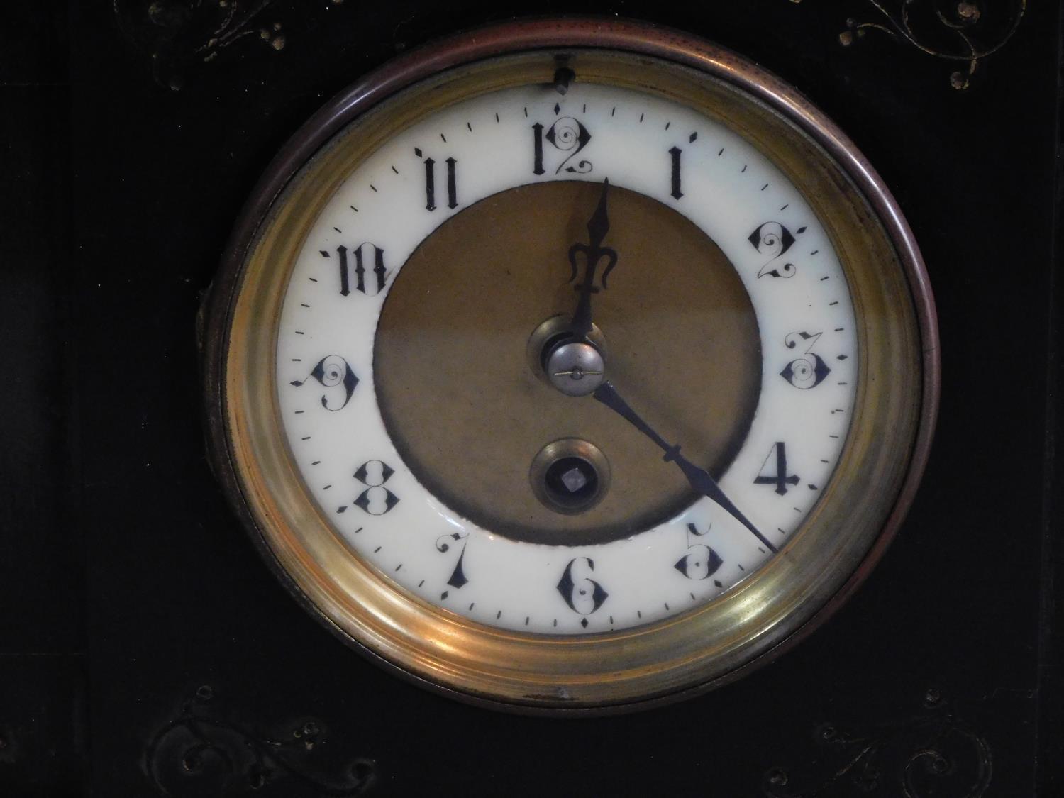 A Victorian style black slate and marble mantle clock. With white enamel and brass dial. Engraved - Image 3 of 5