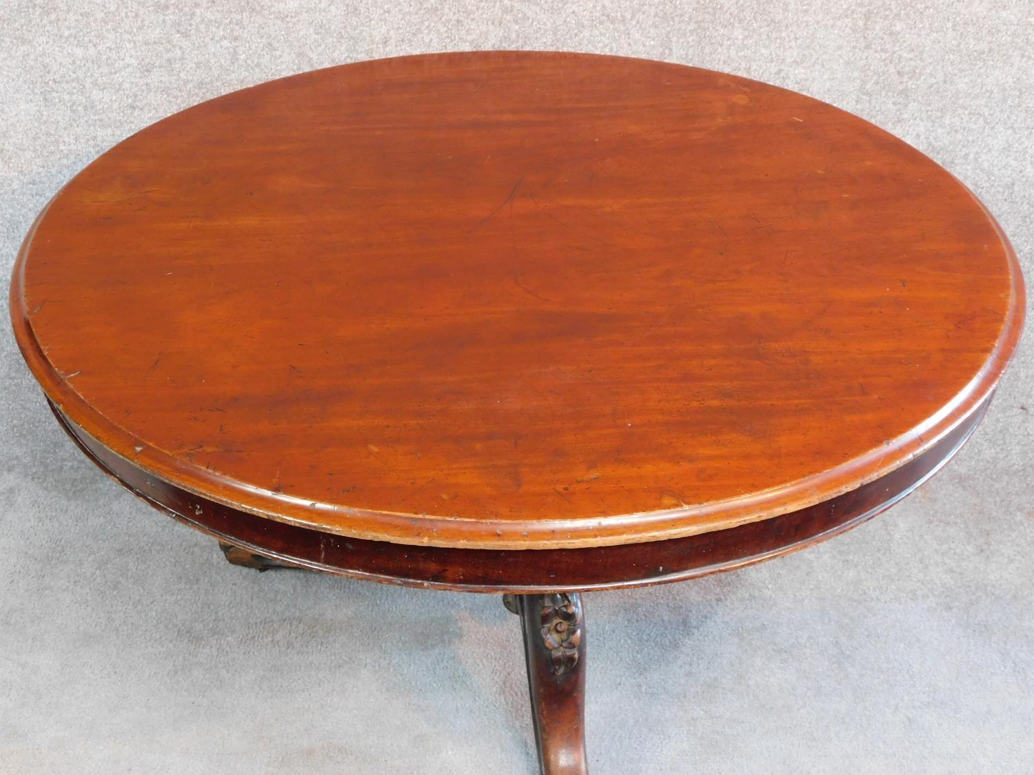 An early Victorian mahogany circular tilt top loo table raised on carved tripod base with lion paw - Image 2 of 5