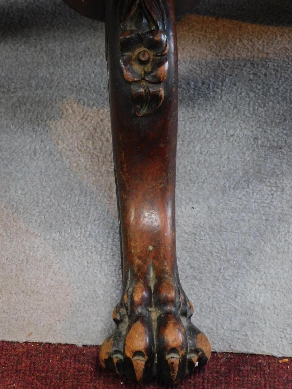 An early Victorian mahogany circular tilt top loo table raised on carved tripod base with lion paw - Image 4 of 5