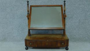 A Regency mahogany swing toilet mirror on base fitted with three frieze drawers. 59X53cm