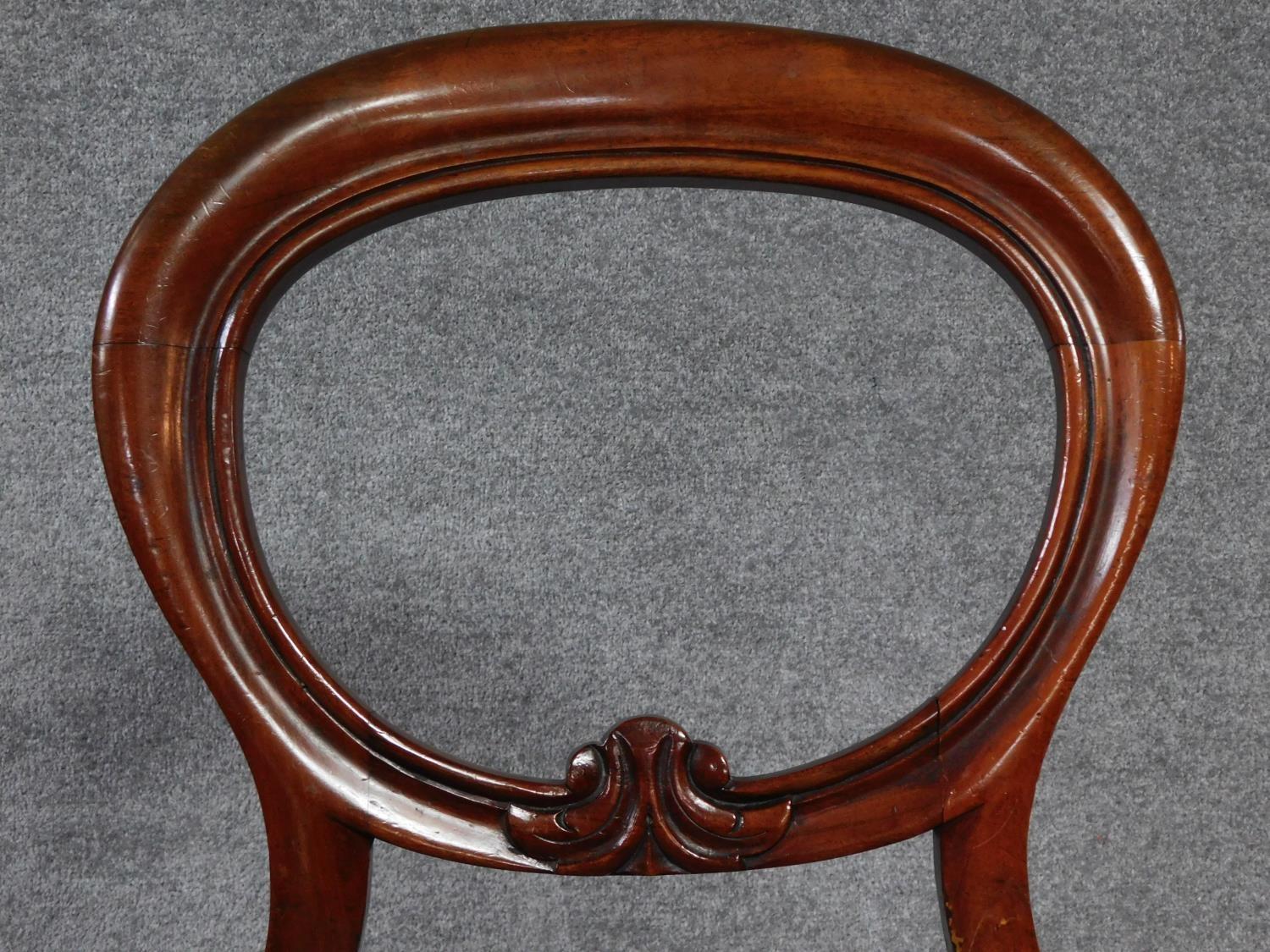 A set of eight Victorian mahogany balloon back dining chairs on turned tapering supports. H.91cm - Image 4 of 5