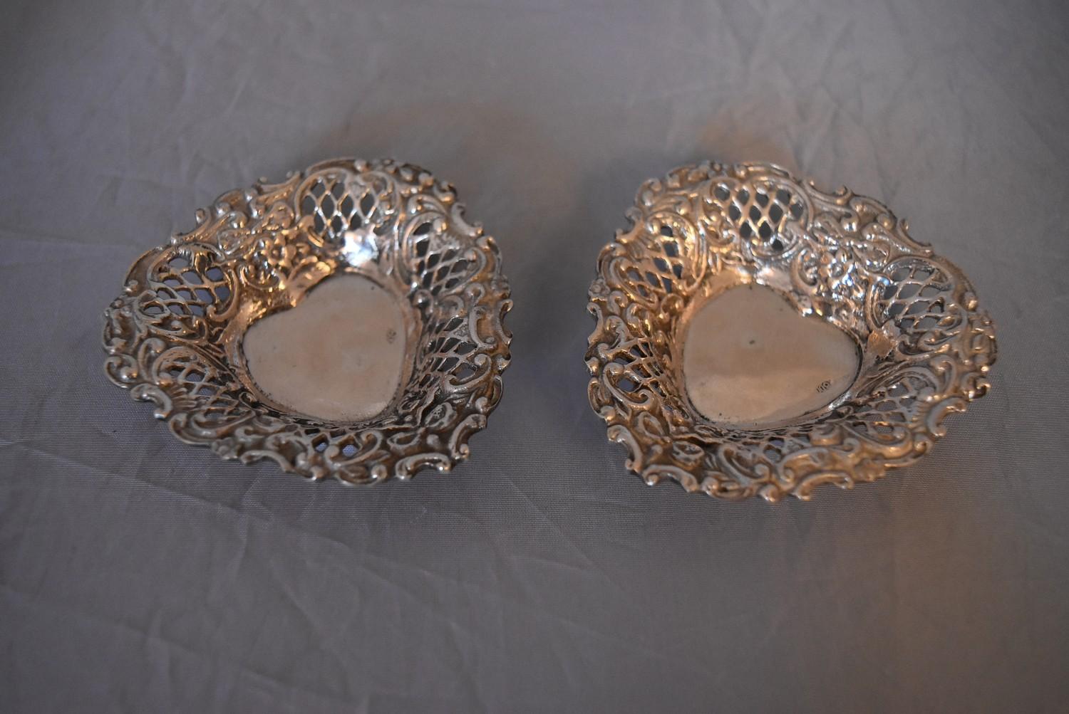 A pair of Continental pierced silver heart shaped bon bon dishes, marked 800. (97g)