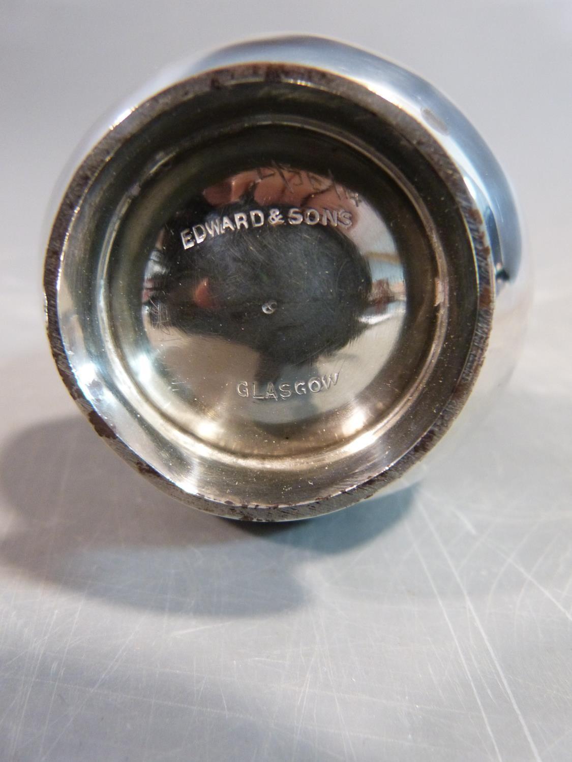 A Edwardian silver sugar sifter. With foliate design pierced lid. Hallmarked: DEGE for George Edward - Image 7 of 8