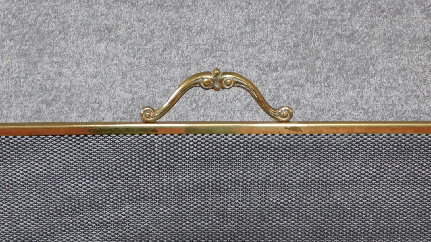 An antique brass mesh fender and brass hinged spark guard with carrying handle. H.82xW.122cm - Image 3 of 3