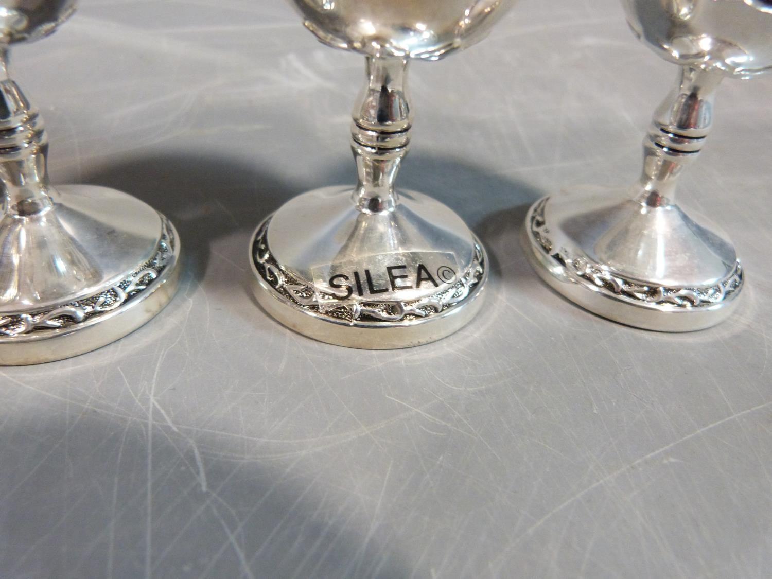 A set of six white metal silea vine design kiddush cups. H.8cm. - Image 2 of 4