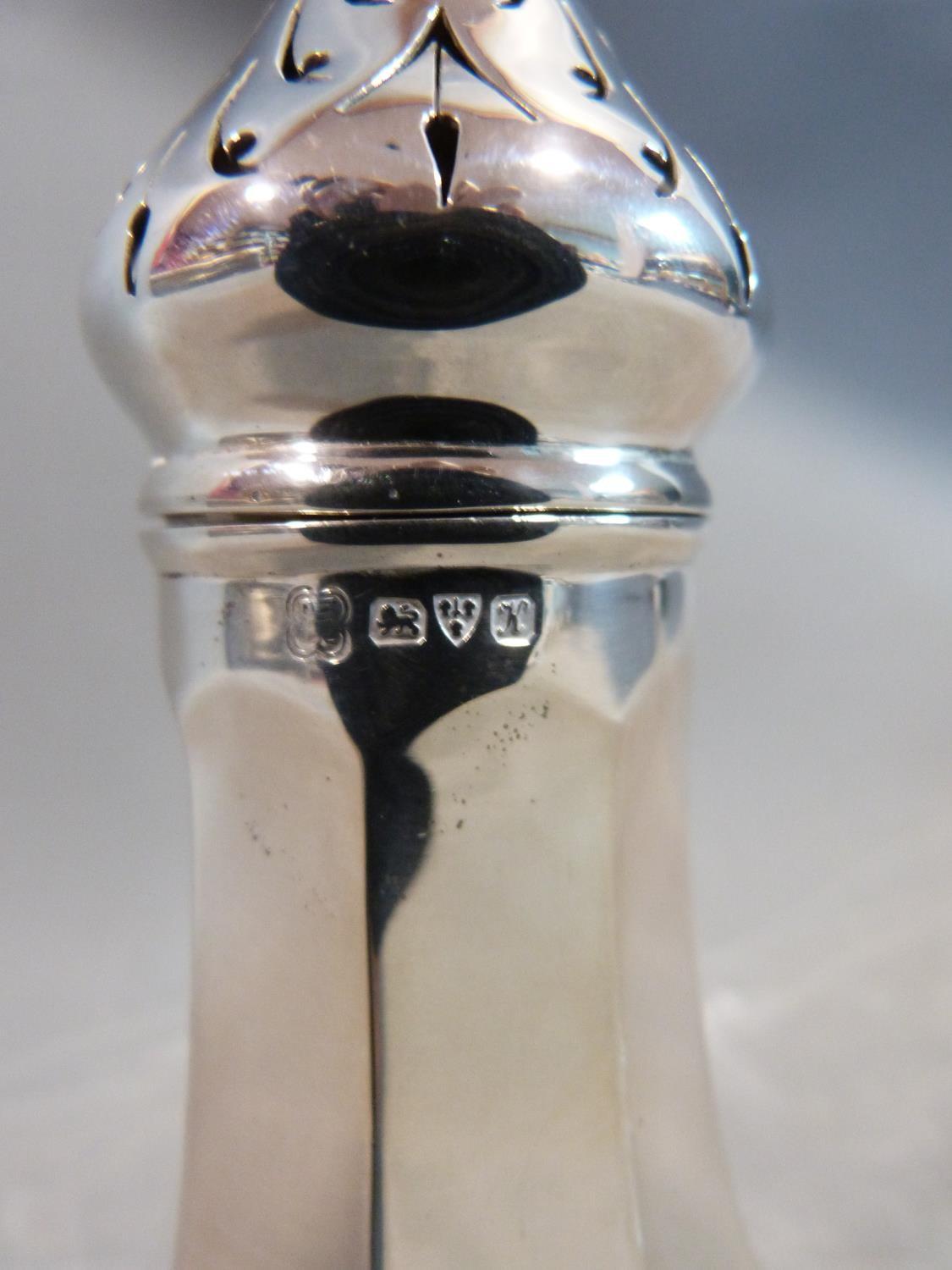 A Edwardian silver sugar sifter. With foliate design pierced lid. Hallmarked: DEGE for George Edward - Image 3 of 8