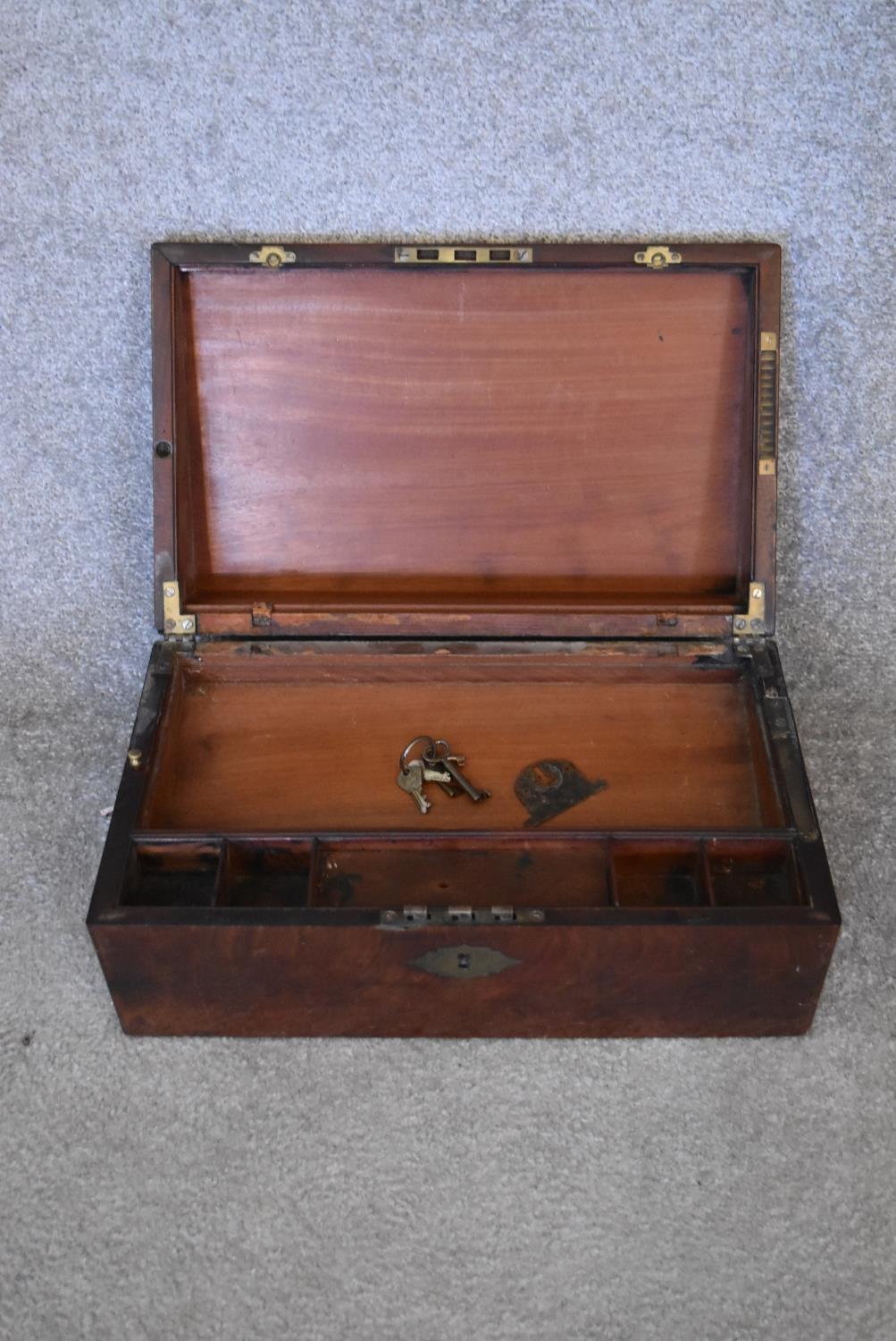 A Georgian mahogany writing slope with original keys, lacks interior. H.16 x 40cm - Image 3 of 4