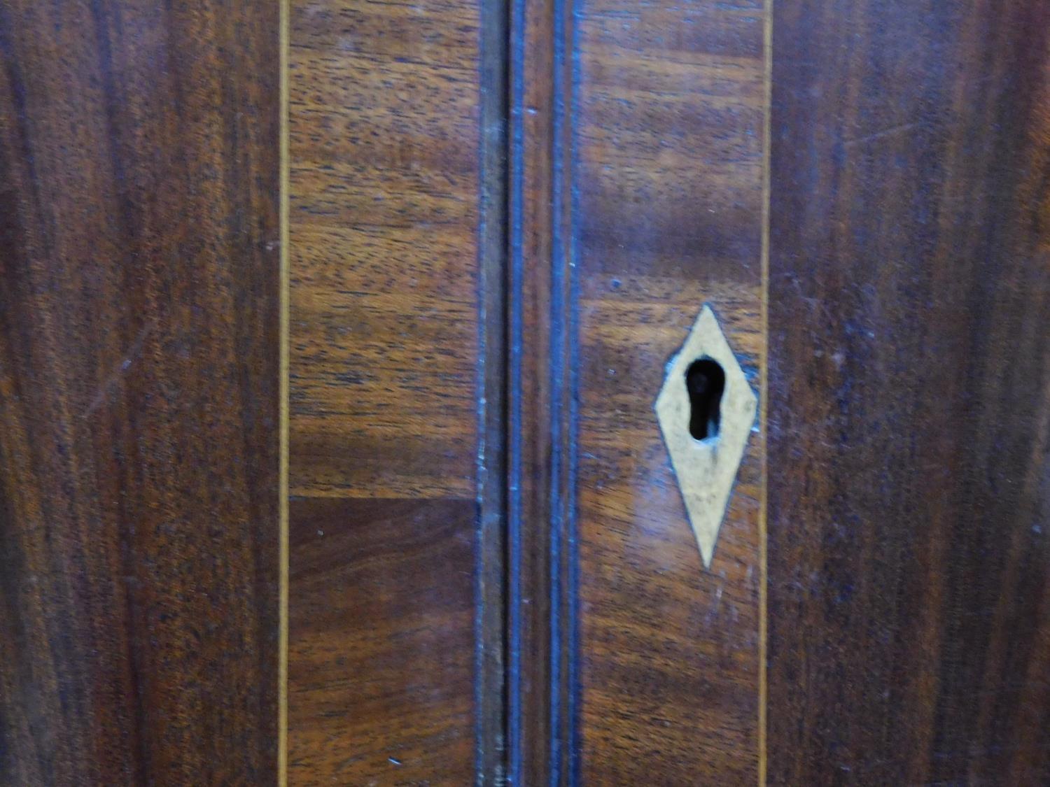 Georgian flame mahogany and mahogany crossbanded bowfronted corner cabinet with satinwood string - Image 3 of 5