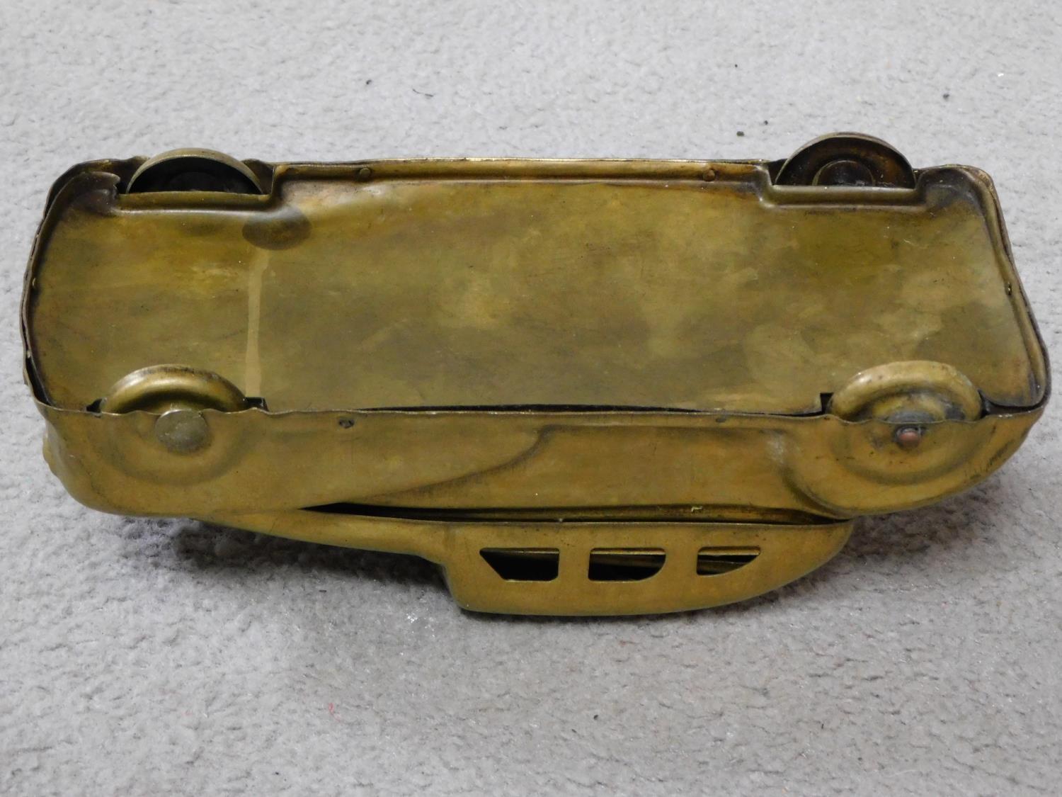 A vintage brass Betel Motor Car artist's box. Has hinged lid and removable palettes. One of the - Image 6 of 7