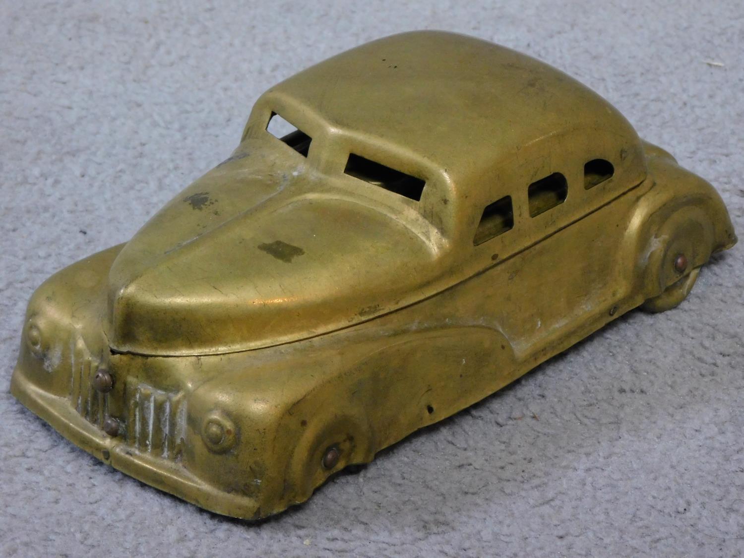 A vintage brass Betel Motor Car artist's box. Has hinged lid and removable palettes. One of the - Image 2 of 7