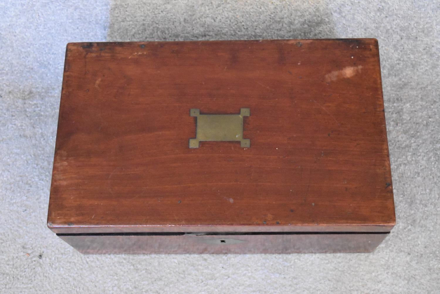 A Georgian mahogany writing slope with original keys, lacks interior. H.16 x 40cm - Image 2 of 4